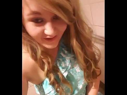 Novinha safada no banheiro se filmando pelada