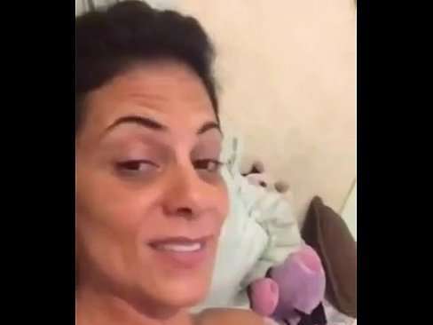 Coroa brasileira filmando enquanto se masturbava