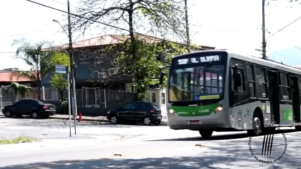 Pornô anal Brasileiro ruiva gostosa gozando com rola do anão no cu